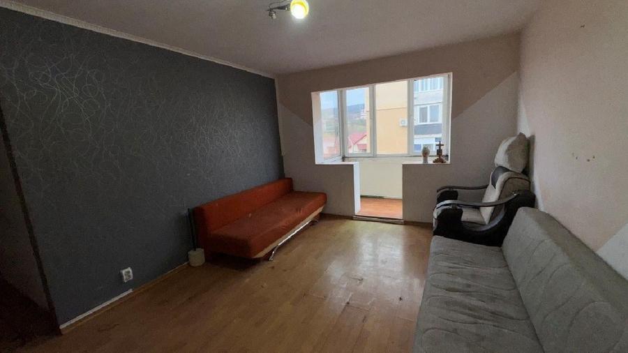 Apartament cu 3 camere semidecomandat în Nord