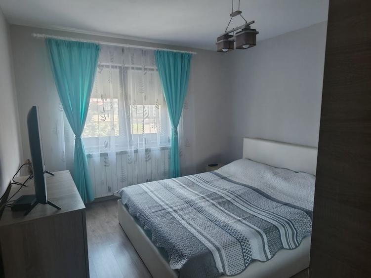 Apartament cu 3 camere semidecomandat în Exterior Vest