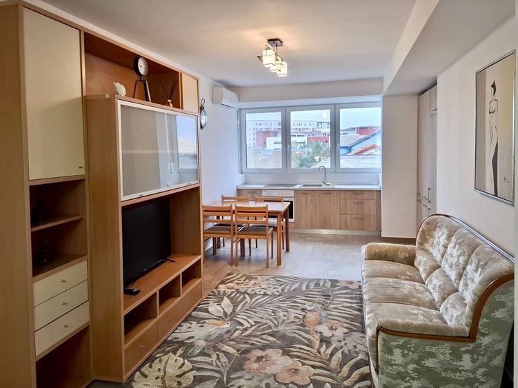 Apartament cu 3 camere decomandat, mobilat în Soarelui