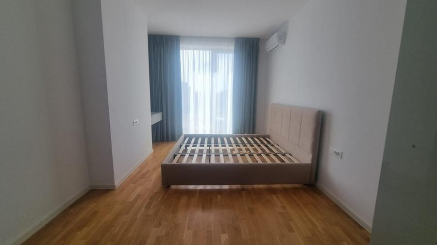 Apartament cu 4 camere decomandat în Băneasa