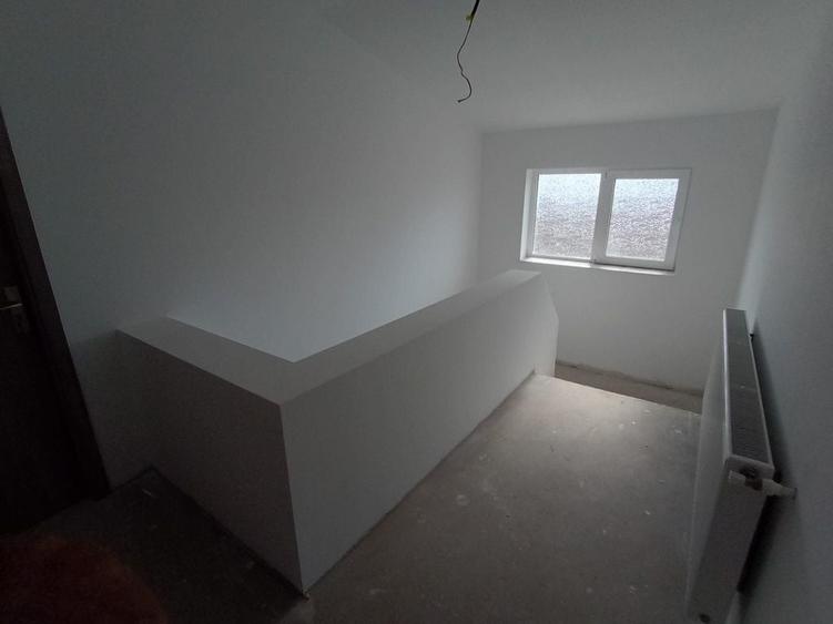 Casă cu 4 camere în Vinga