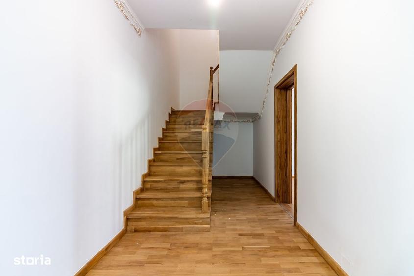 Casă cu 4 camere cu Teren 348 Mp în Central