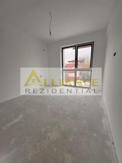 Casă individuală cu 3 camere decomandat cu Canalizare în Central