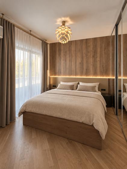 Apartament cu 3 camere semidecomandat în P-ța Dorobanți