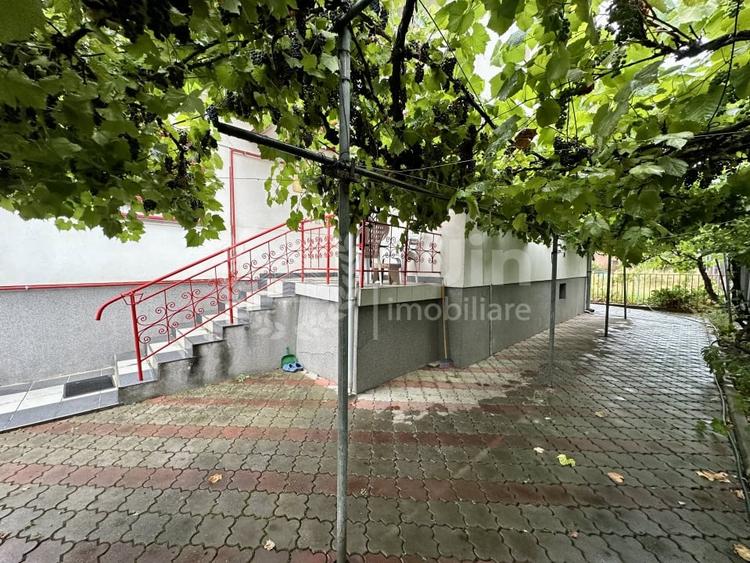 Casă cu 4 camere cu Canalizare în Dâmbul Rotund