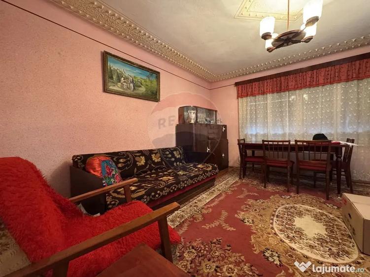 Casă cu 7 camere cu Teren 1026 Mp în Dârlos