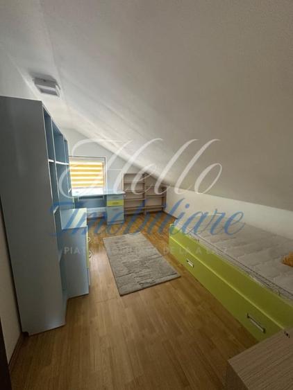 Apartament cu 4 camere semidecomandat în Florești