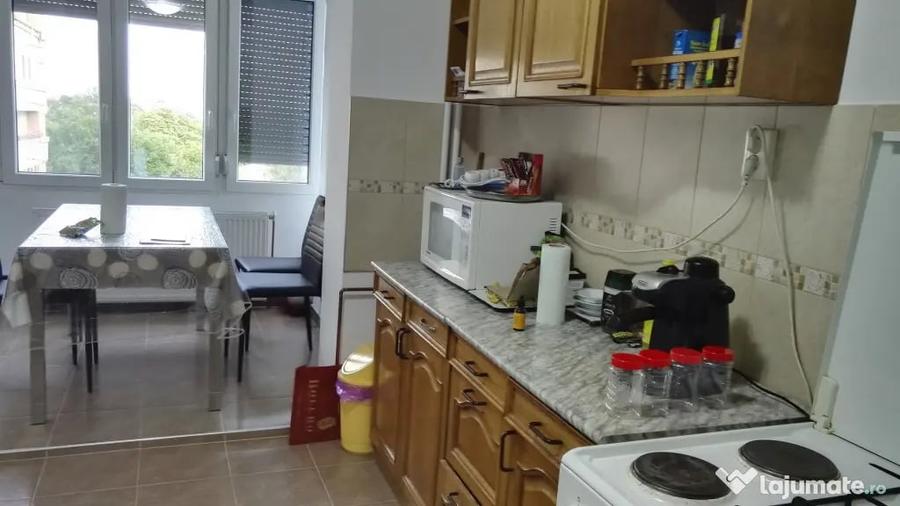 Apartament cu 3 camere decomandat în Ultracentral
