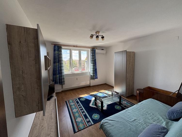 Apartament cu 2 camere decomandat în Complex Studențesc