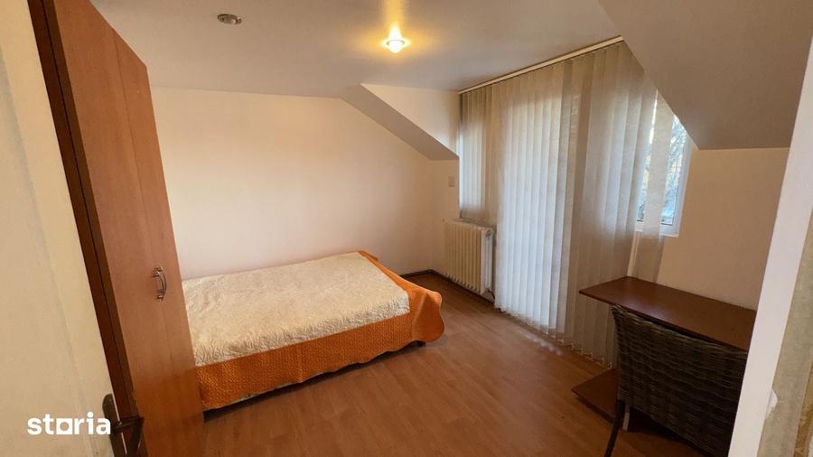 Casă cu 6 camere decomandat cu Teren 196 Mp în Sărărie