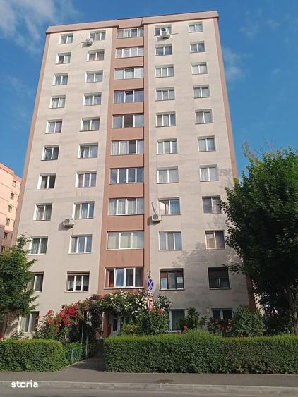 Apartament cu 3 camere semidecomandat în Griviței