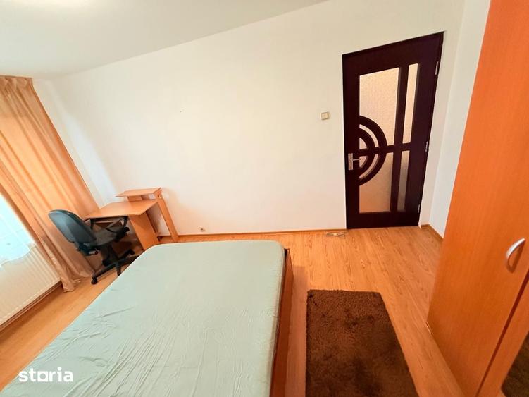 Apartament cu 3 camere decomandat în Podu Roș