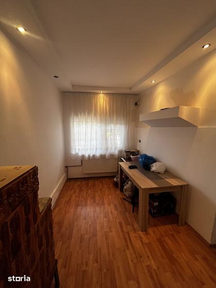 Casă cu 5 camere cu Teren 500 Mp în Priseaca