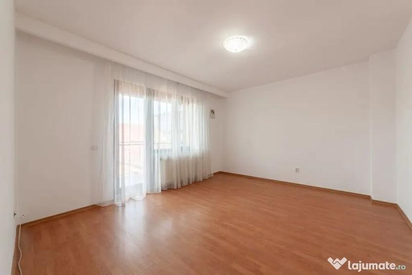 Casă cu 8 camere cu Teren 1000 Mp în Central