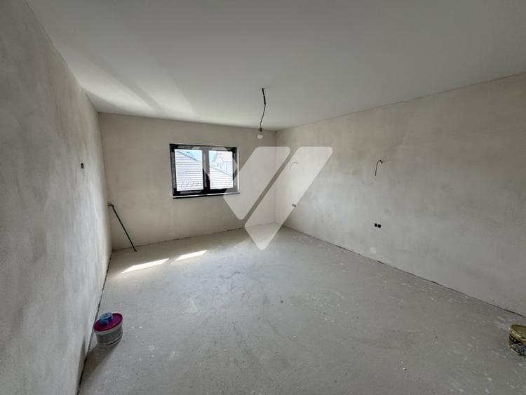 Casă individuală cu 5 camere cu Canalizare în Cristian
