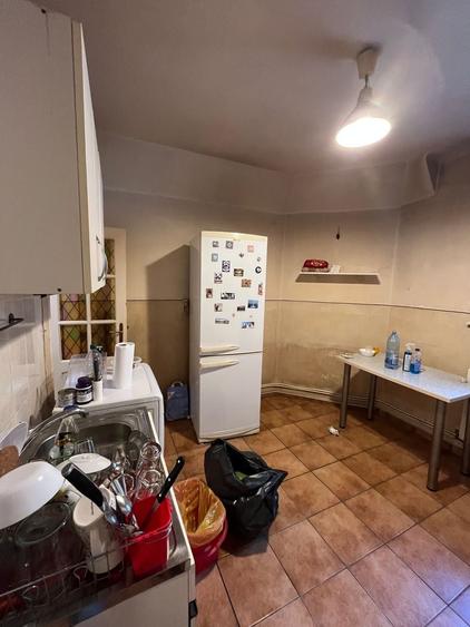 Apartament cu 3 camere semidecomandat, mobilat în Grivița