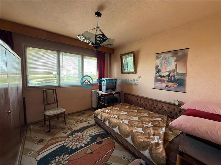 Apartament cu 3 camere decomandat în B-dul București