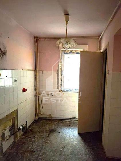 Apartament cu 3 camere, decomandat, centrala proprie,Spit... - 3