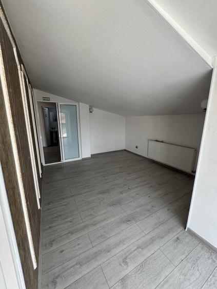 Casă individuală cu 11 camere cu Canalizare în Eminescu