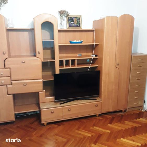 Apartament cu 3 camere semidecomandat în Drumul Taberei