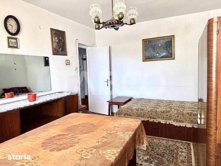 Apartament cu 3 camere decomandat în Gruia