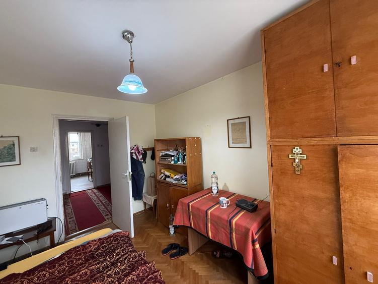 Apartament cu 3 camere decomandat în Progresul