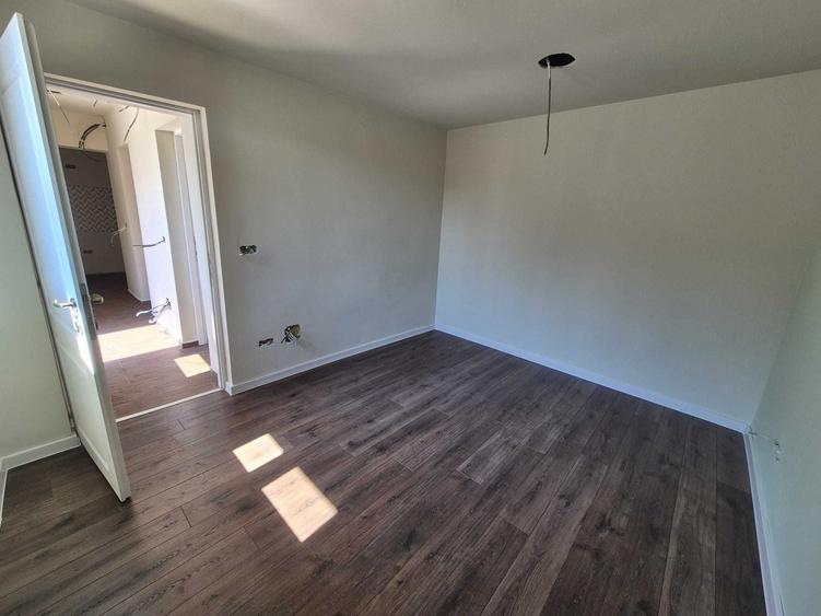 Casă cu 2 camere cu Teren 80 Mp în Central