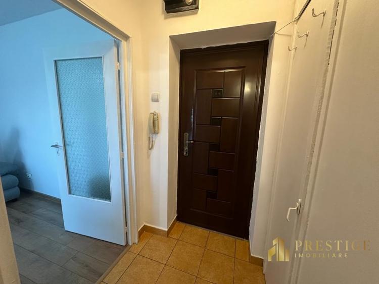 Garsonieră decomandată, mobilată în Central