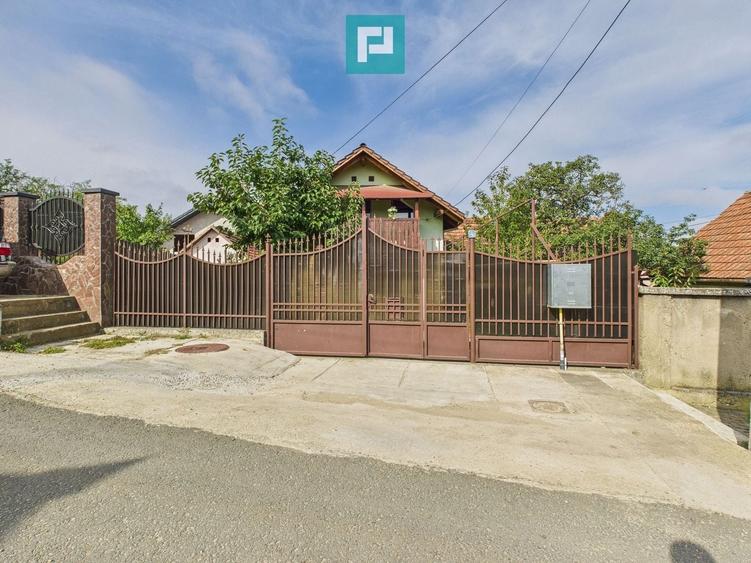 Casă individuală cu 3 camere cu Canalizare în Central