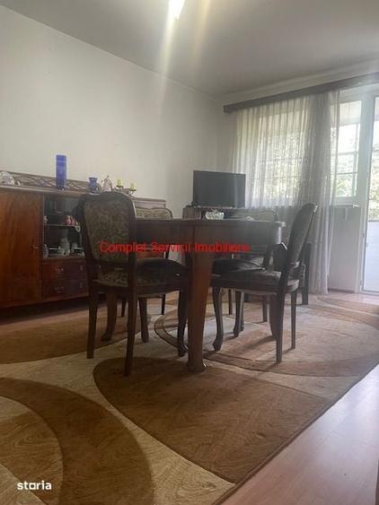 Apartament cu 3 camere decomandat în Drumul Taberei