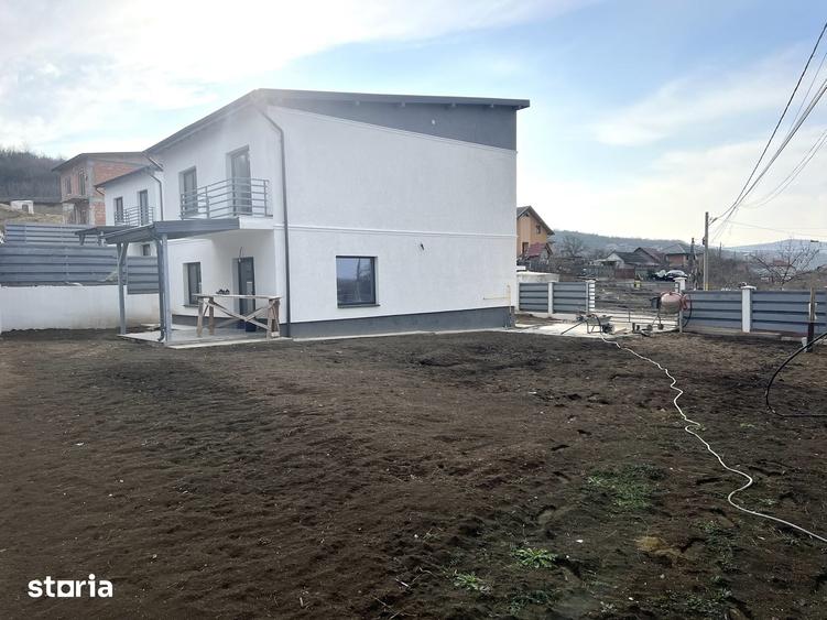 Casă cu 4 camere cu Teren 440 Mp în Tomești