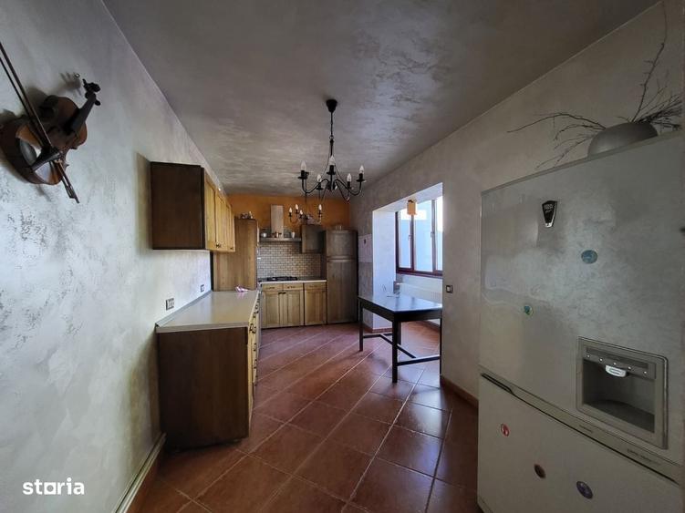 Casă cu 4 camere cu Teren 353 Mp în Central