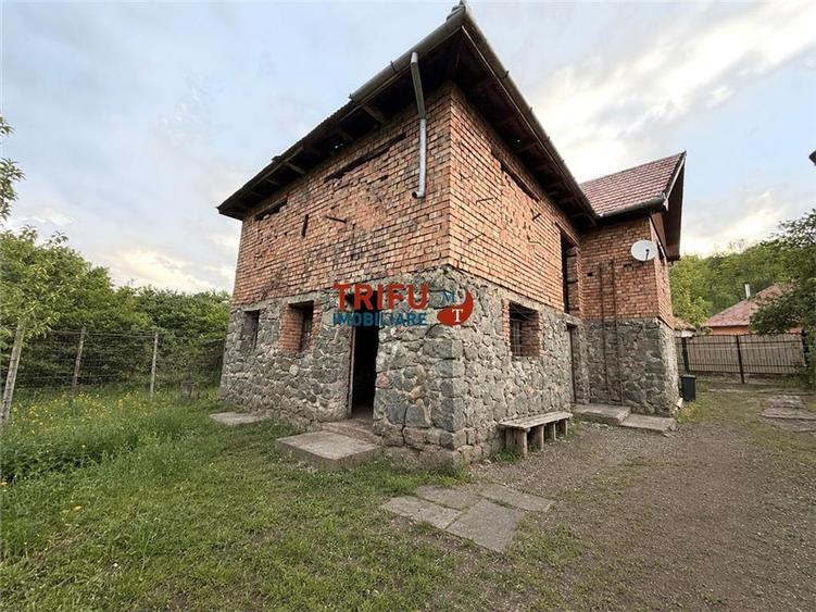 Casă individuală cu 2 camere cu Teren 800 Mp în Meteș