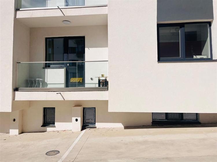 Apartament cu 2 camere semidecomandat, mobilat în Calea București