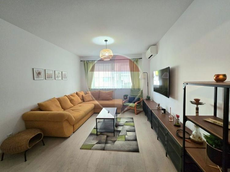 Apartament cu 3 camere decomandat, mobilat în Central