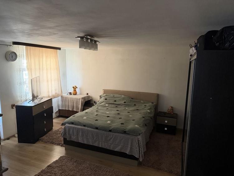 Casă cu 4 camere în Mânăstioara
