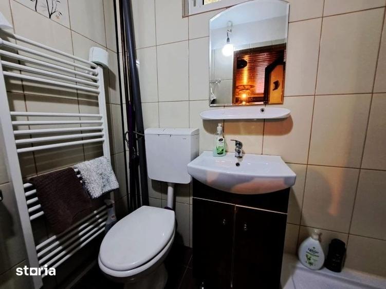Casă cu 10 camere cu Teren 1500 Mp în Vale