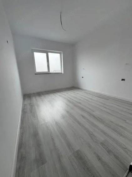 Casă cu 5 camere cu Teren 305 Mp în Remetea Mare
