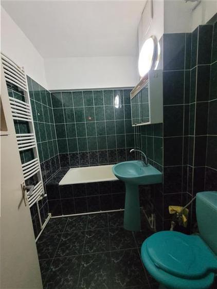 Apartament cu 2 camere decomandat, mobilat în Casa de Cultură