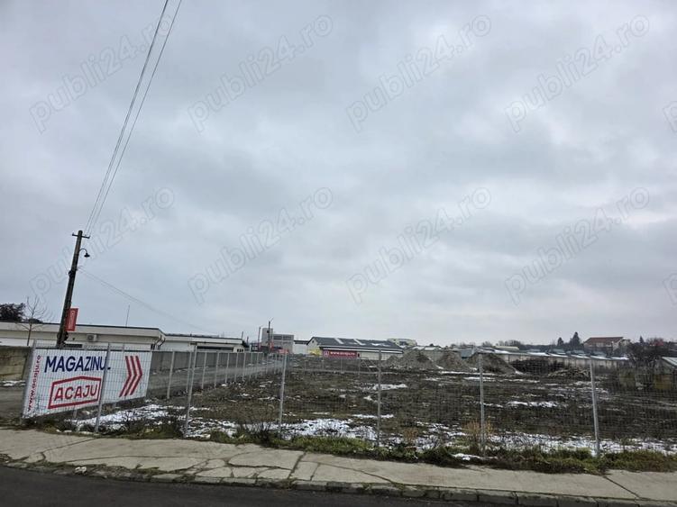Teren de 11000 mp, în Traian