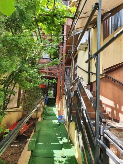 Casă cu 5 camere decomandat cu Canalizare în Central