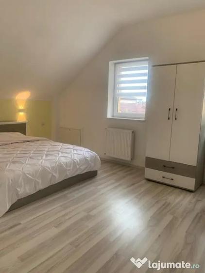 Casă cu 5 camere cu Teren 277 Mp în Malu Mare