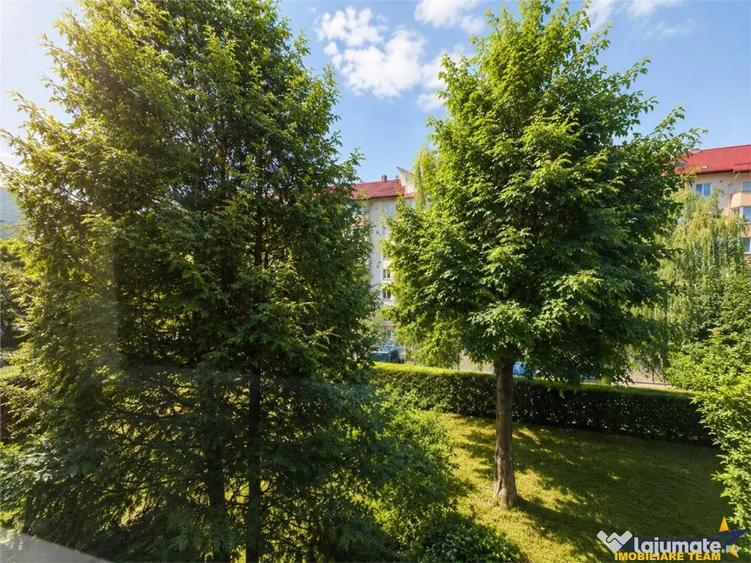 Apartament cu 3 camere decomandat în Noua