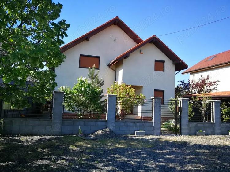 Casă cu 5 camere în Moșnița Nouă