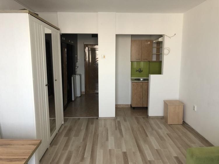 Garsonieră decomandată în Calea București
