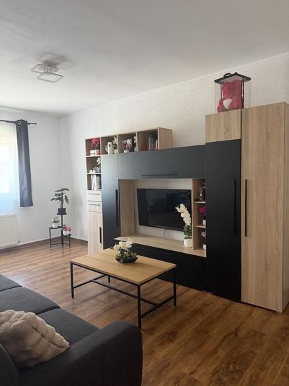 Apartament cu 3 camere în Periferie