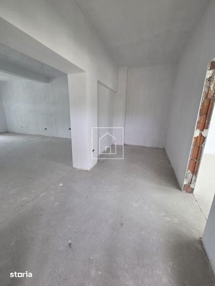 Casă cu 5 camere cu Teren 250 Mp în Axente Sever