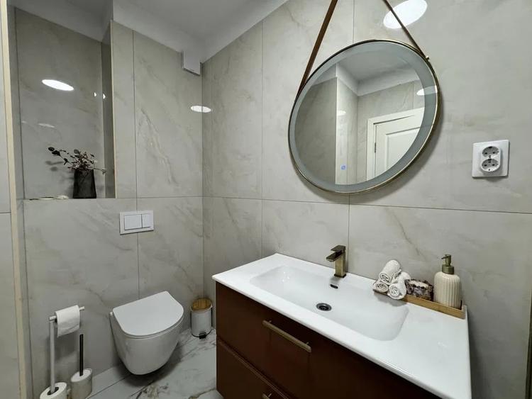 Apartament cu 2 camere semidecomandat, mobilat în Florești