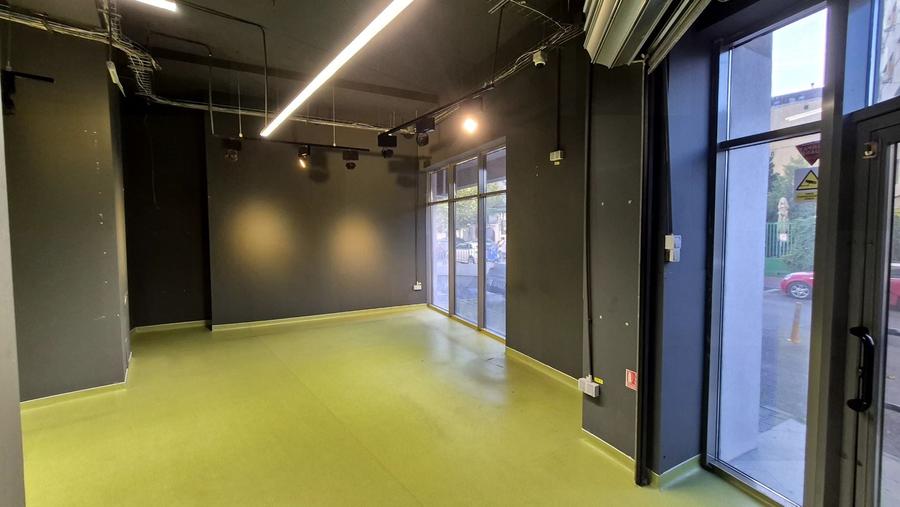 Spațiu comercial, de 143.0299987793 mp, în Vitan Mall