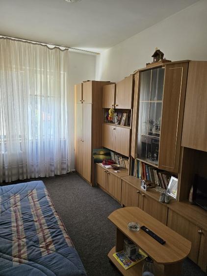 Apartament cu 2 camere decomandat în Tractorul